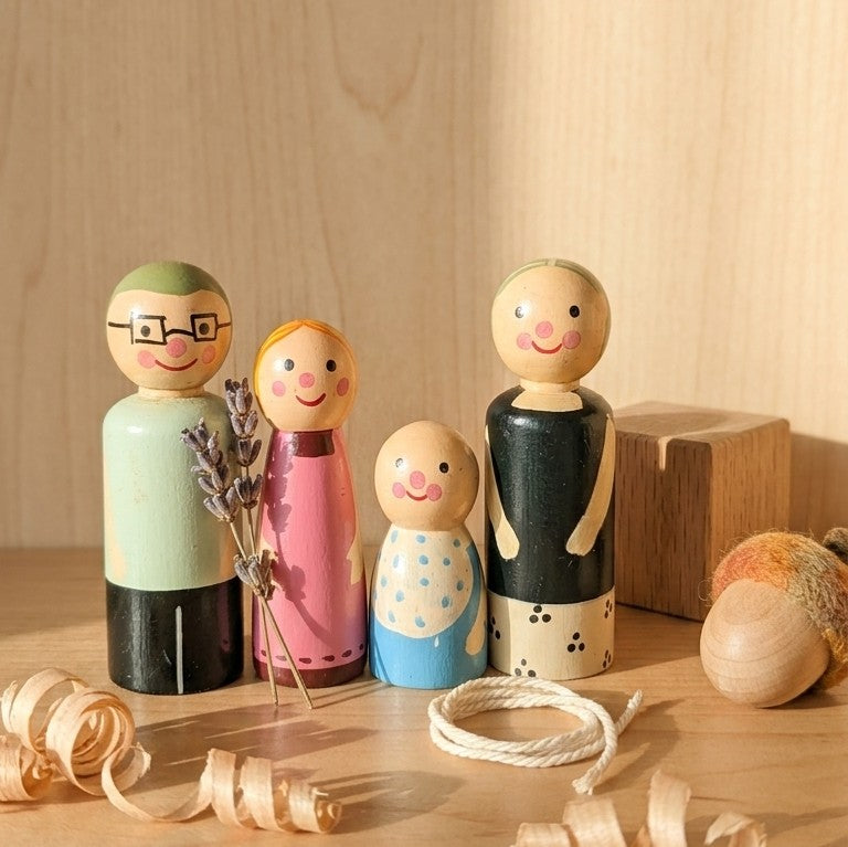 Wooden Family Peg Dolls – Set of 4 Montessori Role-Play Figures