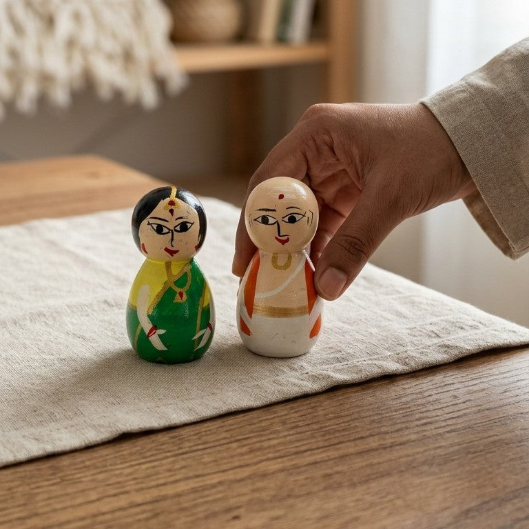 Wooden Traditional Peg Dolls – Hand-Painted Pattada Gombe Set of 2